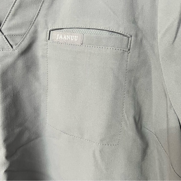 Jaanuu scrub top. Xl. Like new grey - Picture 7 of 8